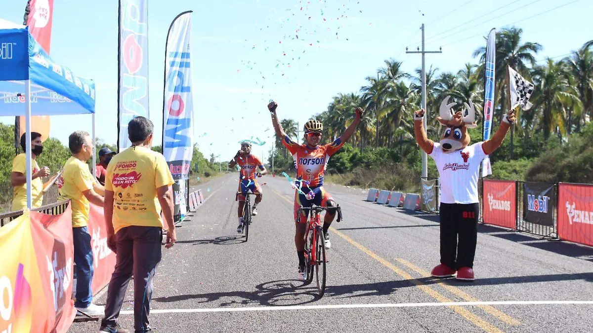 ciclistas puerto de mazatlán